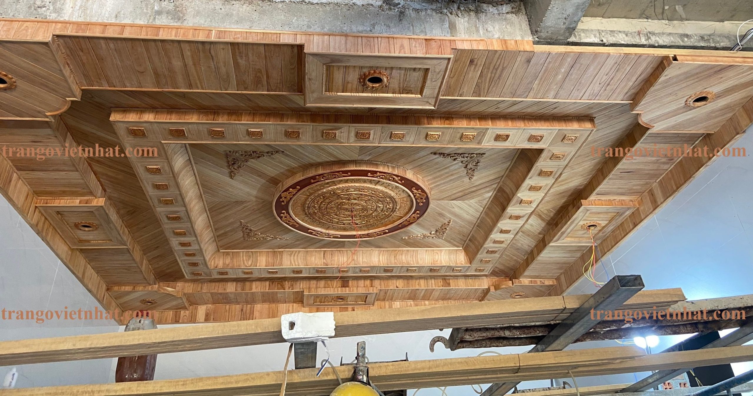 Mẫu Trần Gỗ Xoan Đẹp X47