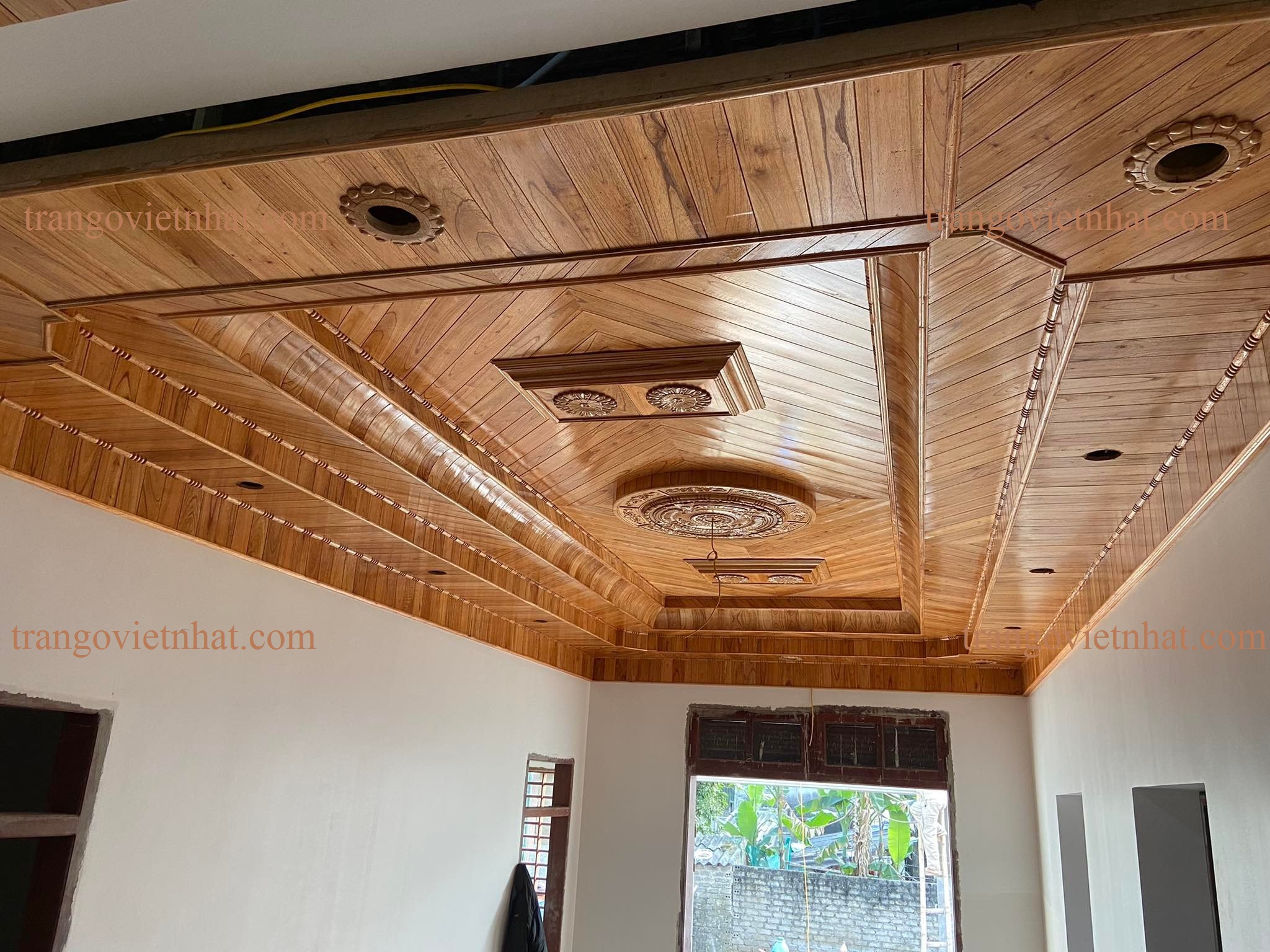 Mẫu Trần Gỗ Xoan Đẹp X50